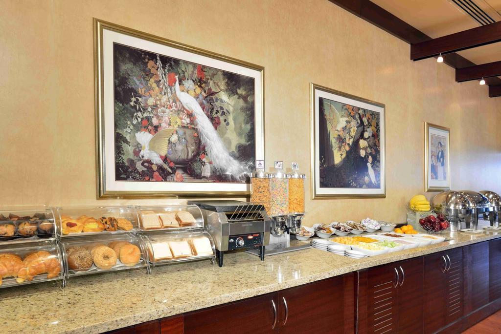 Best Western Primrose Hotel Downtown Торонто Экстерьер фото