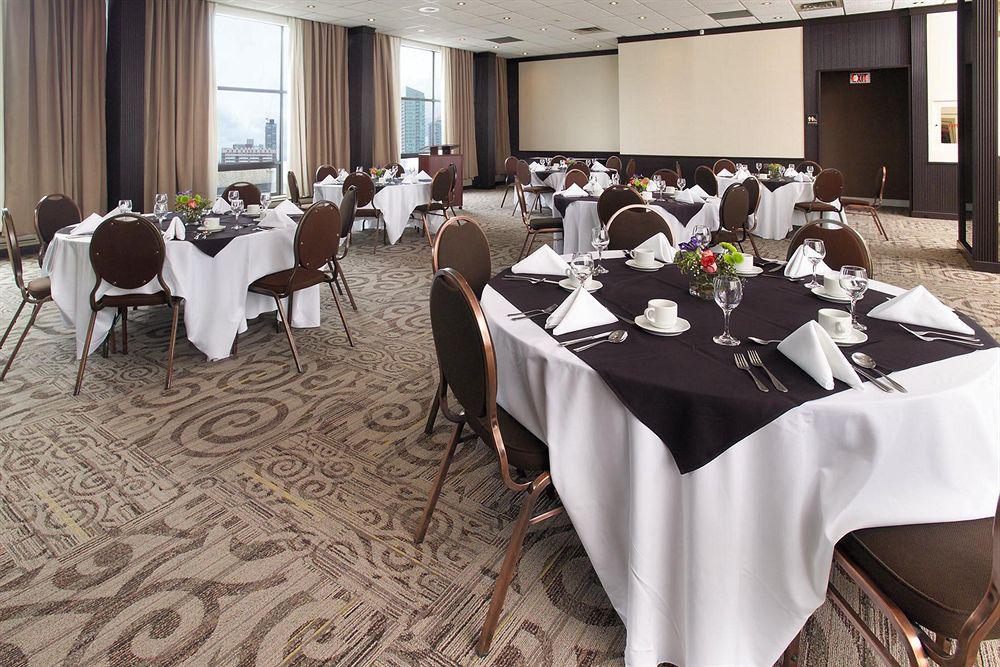 Best Western Primrose Hotel Downtown Торонто Ресторан фото
